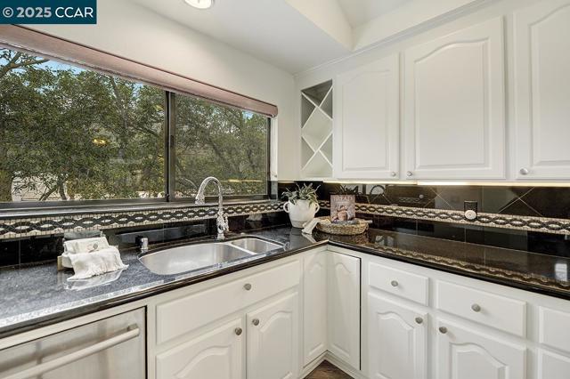 3535 Terra Granada Dr, Walnut Creek CA: https://media.crmls.org/mediaz/6d92ae51-6ce9-4b8e-9171-c9041ac43ae9.jpg