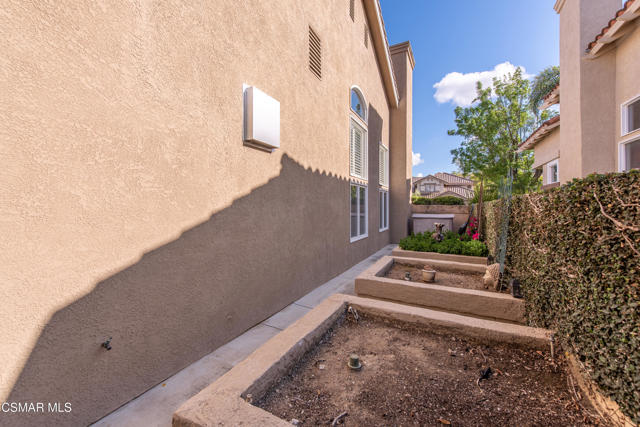 48 Golden Glen Drive, Simi Valley CA: https://media.crmls.org/mediaz/6d9328d3-960d-4415-92f2-0362ab095a3c.jpg