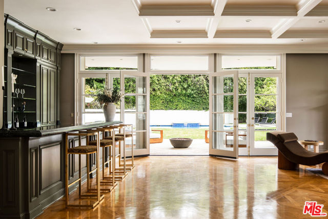 10509 Vestone Way, Los Angeles CA: https://media.crmls.org/mediaz/6d934b6a-e5a5-4138-9f69-44e26f64f28c.jpg