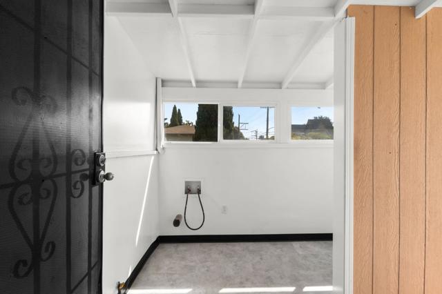 1049 55th Street, Emeryville CA: https://media.crmls.org/mediaz/6d93c3ed-942b-4a20-b966-29a1570e9a1b.jpg