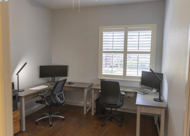 5090 Archcrest Way, Sacramento CA: https://media.crmls.org/mediaz/6d942a9c-7a84-49de-9768-ff794ddf37b0.jpg