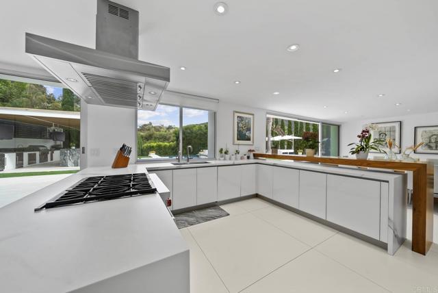 Detail Gallery Image 22 of 50 For 7713 Esterel Dr, La Jolla,  CA 92037 - 5 Beds | 5/1 Baths