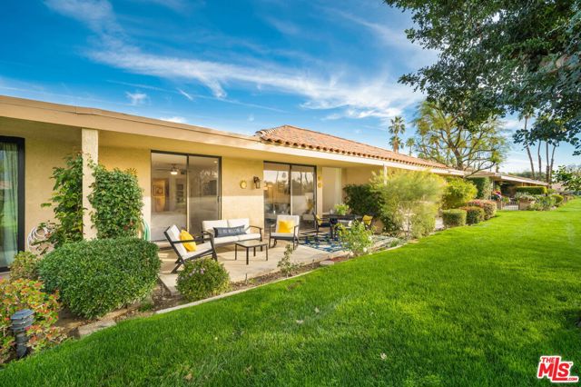 60 La Ronda Drive, Rancho Mirage CA: https://media.crmls.org/mediaz/6d94c0ea-2776-4c3d-896f-71f3ef2f66bd.jpg