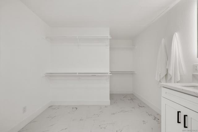 2537 Davis Ave, Carlsbad CA: https://media.crmls.org/mediaz/6d94cc18-fbef-436a-b37f-38bbd892f68e.jpg