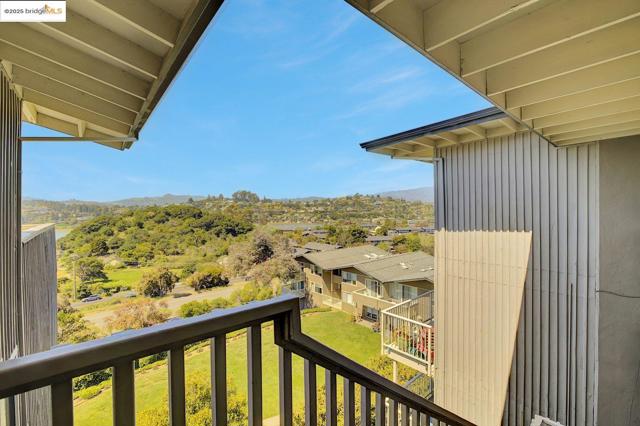 14 Janet Way, Tiburon CA: https://media.crmls.org/mediaz/6d9534a7-bfff-48f6-9bb3-8a14edc9b435.jpg