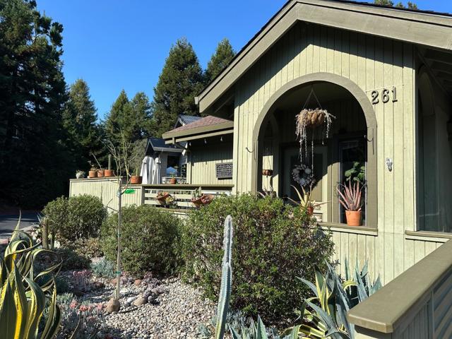 261 Dry Creek Road, Aptos CA: https://media.crmls.org/mediaz/6d95e857-7707-48a0-a913-8e85a3d53e4b.jpg