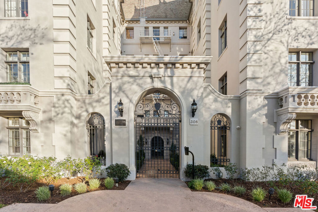 308 N Sycamore #102