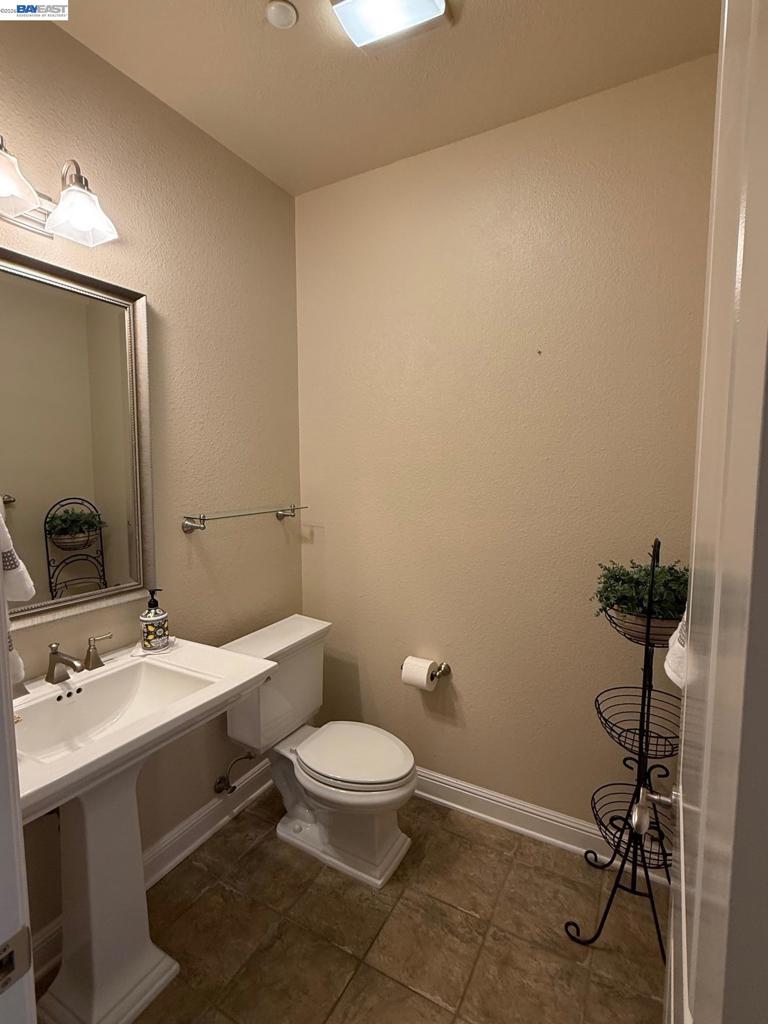 https://media.crmls.org/mediaz/6d960633-426a-435f-9982-164379ffddc6.jpg?preset=X-Large