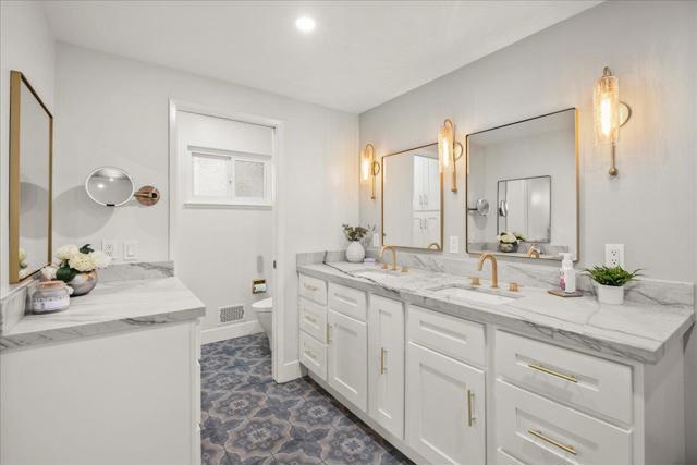 6641 Leyland Park Drive, San Jose CA: https://media.crmls.org/mediaz/6d96ffd9-7748-4d7e-9935-0dac685980d7.jpg