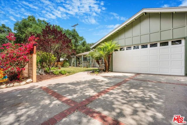 754 Fernando Street, Ojai CA: https://media.crmls.org/mediaz/6d9705d9-81bd-4f52-ab04-d67e3ce85620.jpg