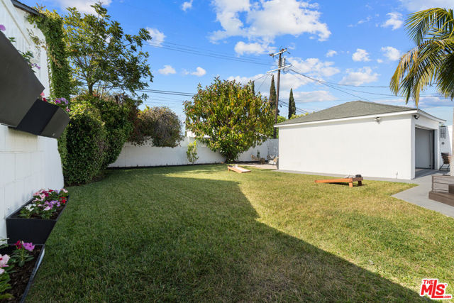 6129 W 76th Street, Los Angeles CA: https://media.crmls.org/mediaz/6d97375a-6cc6-4ccb-a2a7-f97cc43a27ba.jpg