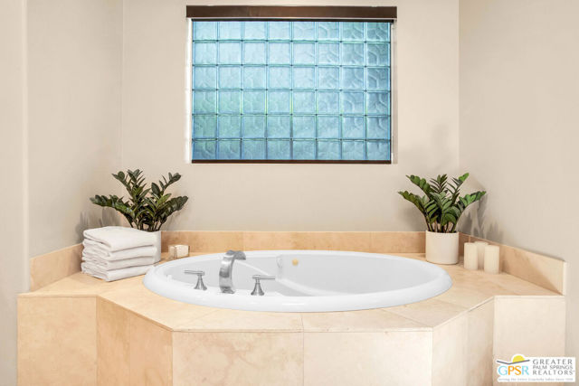 39700 Keenan Drive, Rancho Mirage CA: https://media.crmls.org/mediaz/6d976f1e-0660-48e9-a363-510253e8ea59.jpg