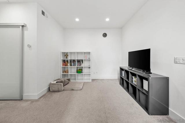 2335 Aperture Circle, San Diego CA: https://media.crmls.org/mediaz/6d979eab-187d-496b-927a-28e869da4278.jpg