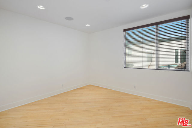 43 Ozone Avenue, B photo 15
