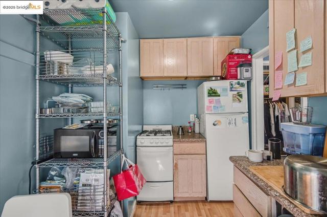 1827 Berkeley Way, Berkeley CA: https://media.crmls.org/mediaz/6d97c2dd-c18e-4f15-82b2-612723cfdb2f.jpg