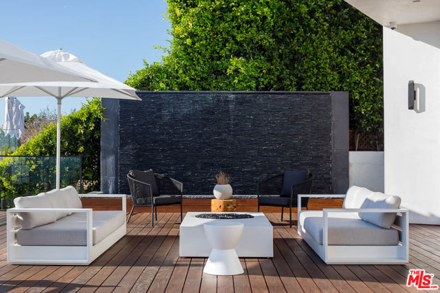 2371 Achilles Drive, Los Angeles CA: https://media.crmls.org/mediaz/6d97d18c-a535-4336-9b80-804761825766.jpg
