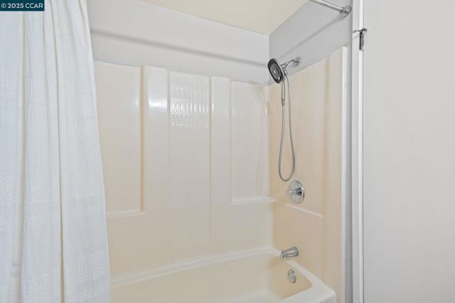 Image 14 of 25 For 25930 Kay Ave  201