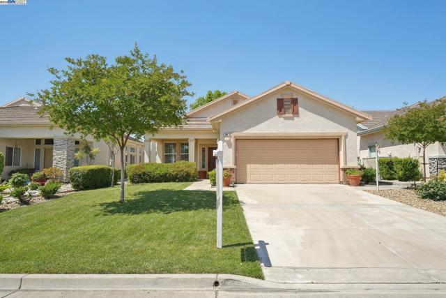 491 Central Park Pl, Brentwood CA: https://media.crmls.org/mediaz/6d98b736-6120-4fda-a3ad-fb874e92c8dd.jpg