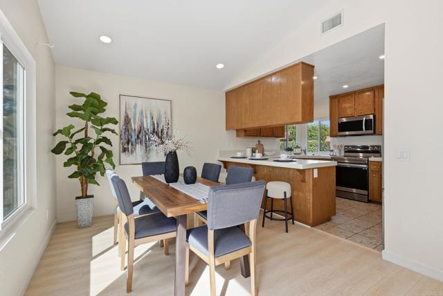 Detail Gallery Image 12 of 38 For 10896 Pointed Oak Ln, San Diego,  CA 92131 - 3 Beds | 2 Baths