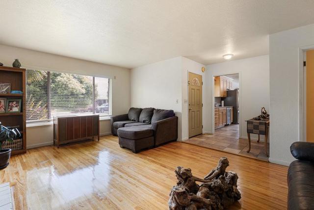 1052 San Simeon Drive, Salinas CA: https://media.crmls.org/mediaz/6d994888-ac0f-42b1-8099-923d8d7ce478.jpg