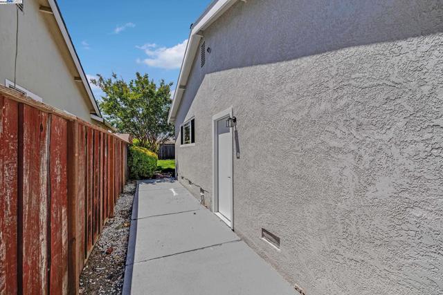 4227 Becerra Dr, Fremont CA: https://media.crmls.org/mediaz/6d99aa24-c78b-49f0-91bd-eeea6fbef73b.jpg