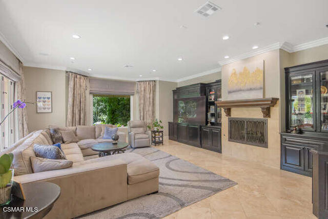 421 Whitegate Road, Thousand Oaks CA: https://media.crmls.org/mediaz/6d99adad-fb38-4331-9078-f4bfb5a8238b.jpg