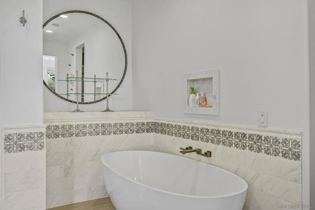 15823 The River Trail, Rancho Santa Fe CA: https://media.crmls.org/mediaz/6d99babc-bdf4-466b-a4ec-28efe0bcea10.jpg