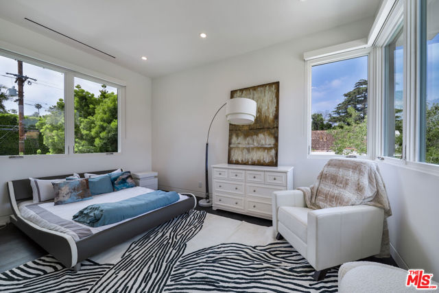 511 N Rexford Drive, Beverly Hills CA: https://media.crmls.org/mediaz/6d99c3dd-d0d5-47c2-aeaf-cec454c3032d.jpg