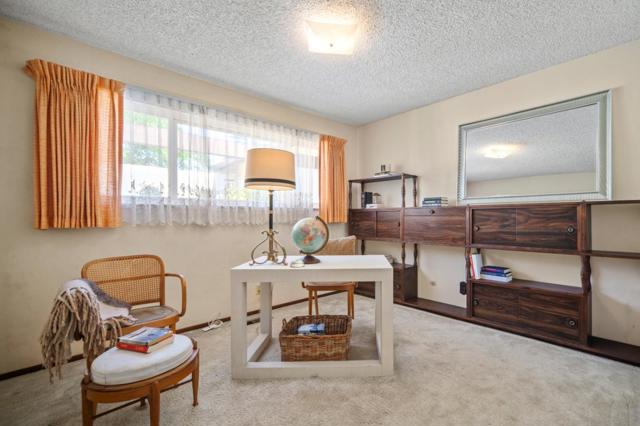 9495 S Century Oak Road, Salinas CA: https://media.crmls.org/mediaz/6d99c886-6c59-49d5-8acf-2da6d426e29d.jpg