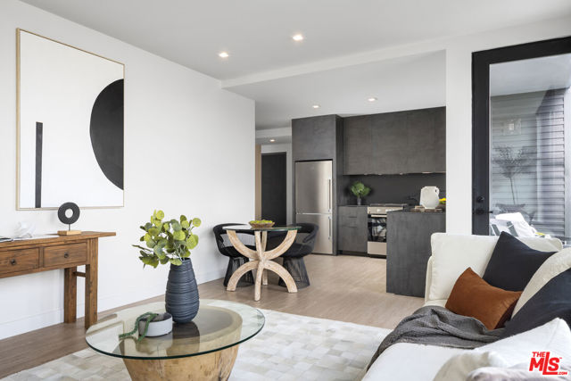 3667 Keystone Avenue, Los Angeles CA: https://media.crmls.org/mediaz/6d99dbfb-20fa-4000-a2ee-3f211ed7647b.jpg