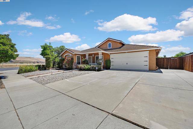 6997 Foxtail Dr, Livermore CA: https://media.crmls.org/mediaz/6d9a4308-fa51-4ab2-b8dc-157aae257254.jpg