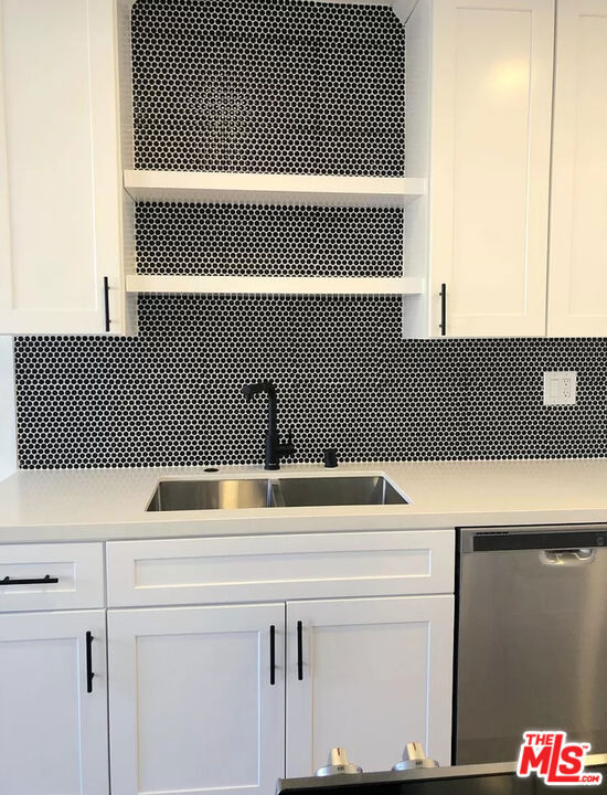1009 N Edinburgh Avenue, West Hollywood CA: https://media.crmls.org/mediaz/6d9a85d2-6583-4557-bebd-2c21fd2b2db6.jpg