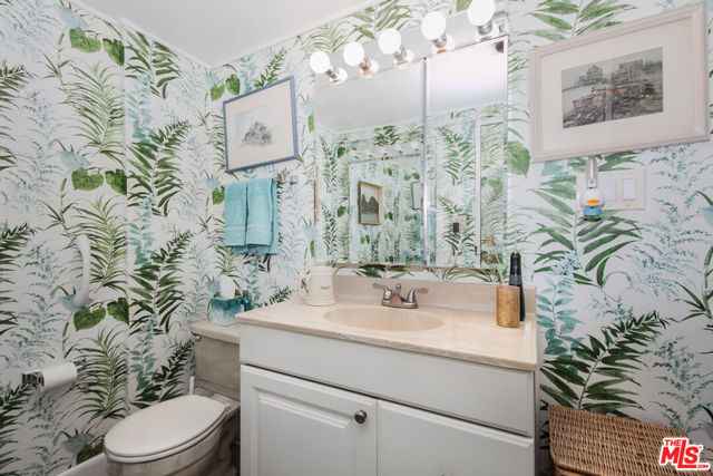 13384 Contour Drive, Sherman Oaks CA: https://media.crmls.org/mediaz/6d9a9780-2037-4f87-be13-b9eb10d440de.jpg