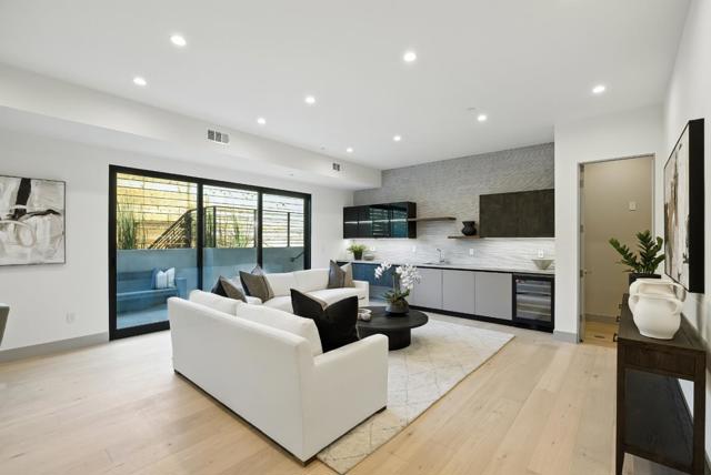 1127 Hillslope Place, Los Altos CA: https://media.crmls.org/mediaz/6d9aa579-e891-4481-92d9-f557c105f1a7.jpg