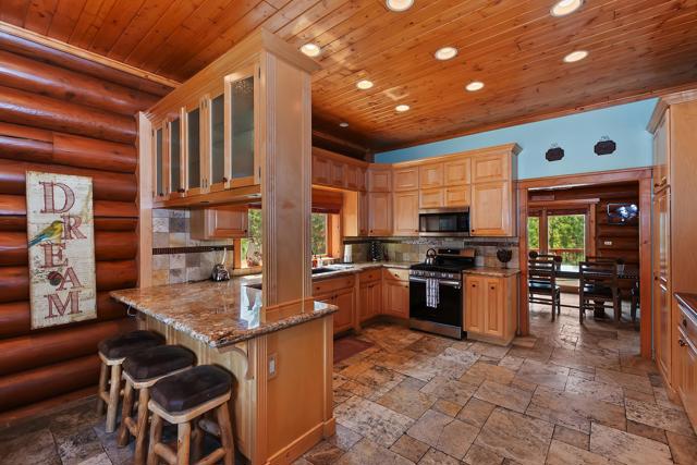 42400 Eagle Ridge, Big Bear CA: https://media.crmls.org/mediaz/6d9ad2fa-9e63-486f-9b0f-f0246714a009.jpg
