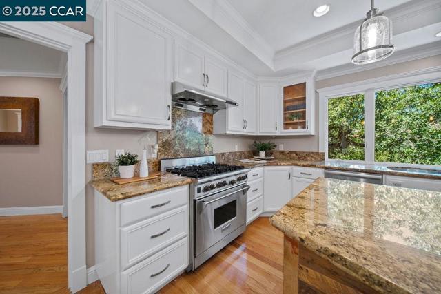 921 Foye Drive, Lafayette CA: https://media.crmls.org/mediaz/6d9af4e9-da44-4959-af65-2b61bf61bb65.jpg