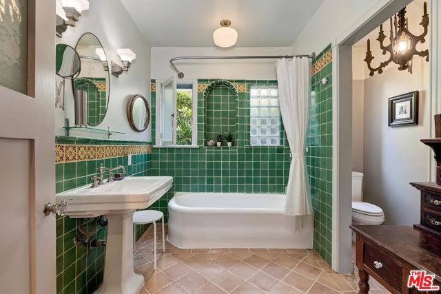 100 N Arden Boulevard, Los Angeles CA: https://media.crmls.org/mediaz/6d9b04f6-7187-4274-805a-4ee652ebbfde.jpg