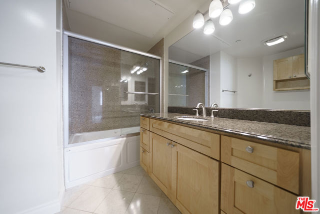 3061 W 12th Place, Los Angeles CA: https://media.crmls.org/mediaz/6d9b1a09-a11b-4c7a-99ca-80dae3f9405a.jpg