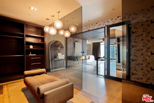 1155 S Grand Avenue, Los Angeles CA: https://media.crmls.org/mediaz/6d9b567f-1e92-4f0b-a2b9-8d89dab7605e.jpg