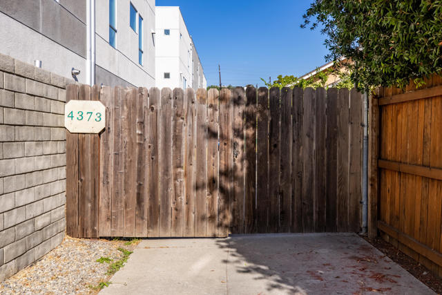 Detail Gallery Image 16 of 23 For 4373 Toland Way, Los Angeles,  CA 90041 - 2 Beds | 2 Baths