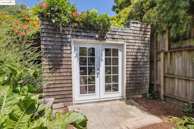 3019 Benvenue Ave, Berkeley CA: https://media.crmls.org/mediaz/6d9bd175-fca8-4df8-990f-8224dd4e6056.jpg