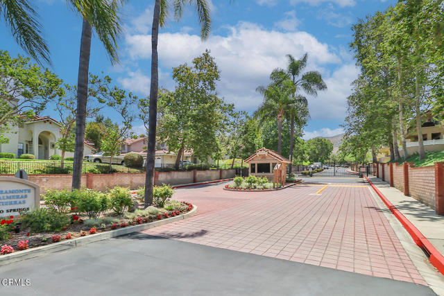 5965 Paseo Encantada, Camarillo CA: https://media.crmls.org/mediaz/6d9cc9d0-71e0-4f9f-a221-d3e0754a6ae2.jpg