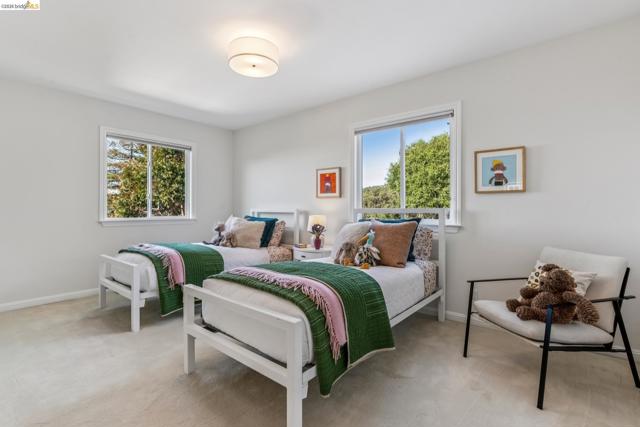 Image 19 of 51 For 5861 Bernhard Ave