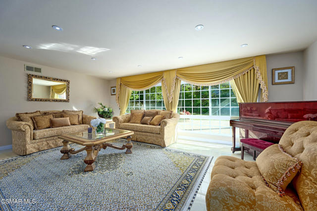 1568 Aspenwall Road, Westlake Village CA: https://media.crmls.org/mediaz/6d9d5fc4-b2a5-4c9c-92c1-b1500cff47e0.jpg