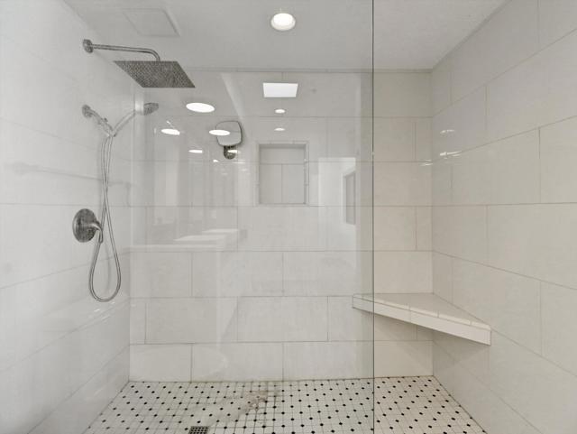 426 Village W Square, Palm Springs CA: https://media.crmls.org/mediaz/6d9d6457-0522-43c0-a10b-cb51b78b250e.jpg