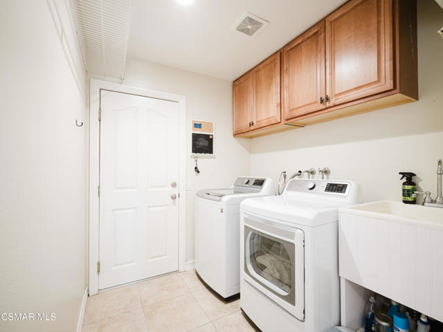 709 Zinnia Court, Thousand Oaks CA: https://media.crmls.org/mediaz/6d9ea2de-bef6-46a3-90e2-2124d4a3ee82.jpg
