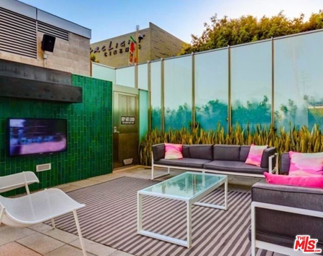 1480 VINE Street, Los Angeles CA: https://media.crmls.org/mediaz/6d9eb51a-235c-412e-93dd-8c3773d58bcc.jpg