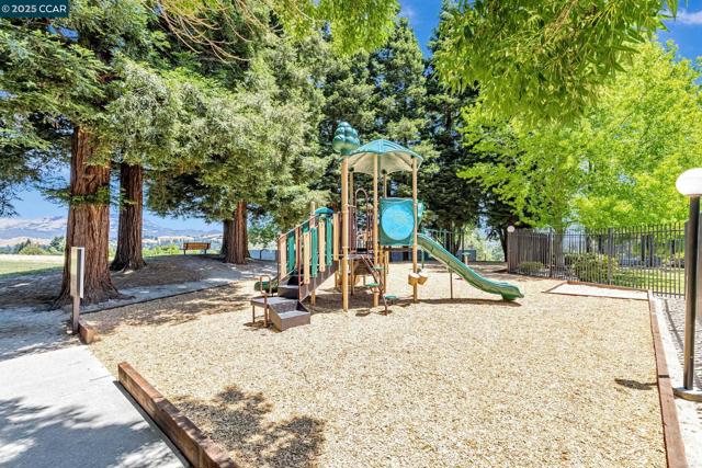 1806 Ridgeland Circle, Danville CA: https://media.crmls.org/mediaz/6d9f4ff4-8ebb-4eac-b072-489d1e9558c8.jpg