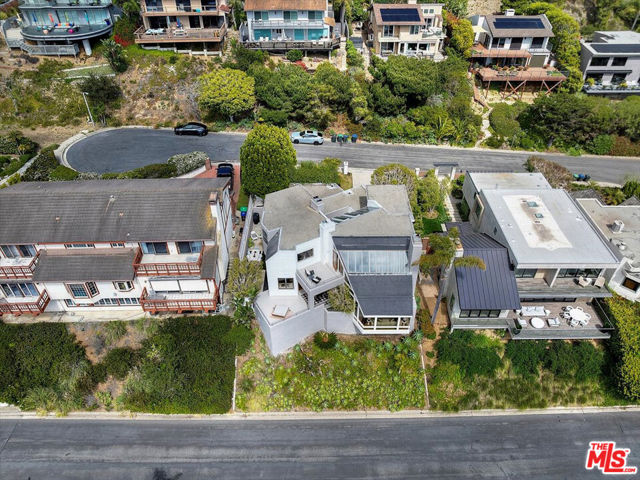 741 Marlin, Laguna Beach CA: https://media.crmls.org/mediaz/6d9f531c-a66d-40b9-8353-953b234b060f.jpg