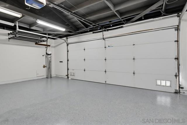 2003 Caminito Circulo Norte, La Jolla CA: https://media.crmls.org/mediaz/6d9fc004-8d75-42cc-8ffd-c09594601749.jpg